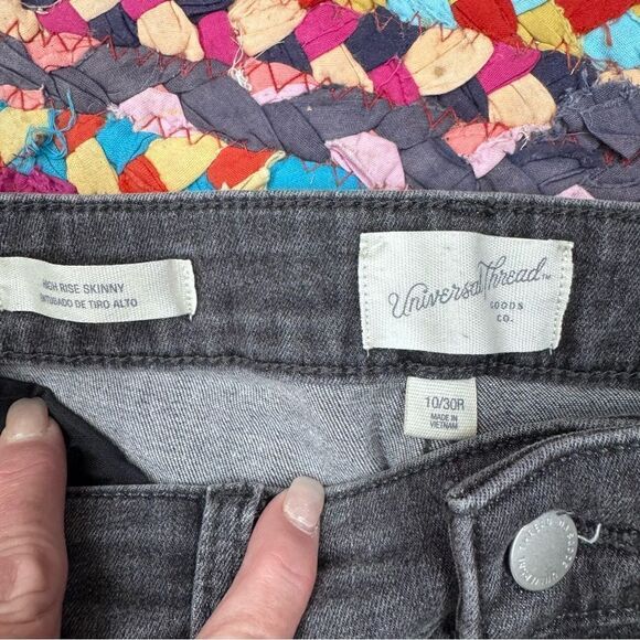 Universal Thread Black Washed High Rise Skinny stretch size 10R- EUC - Picture 3 of 6